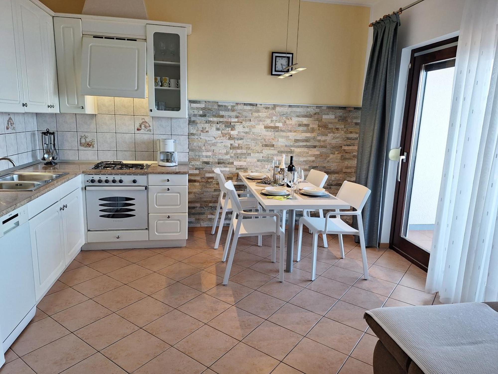 Villa Suzy-Apartments Suzana Ловран Екстериор снимка